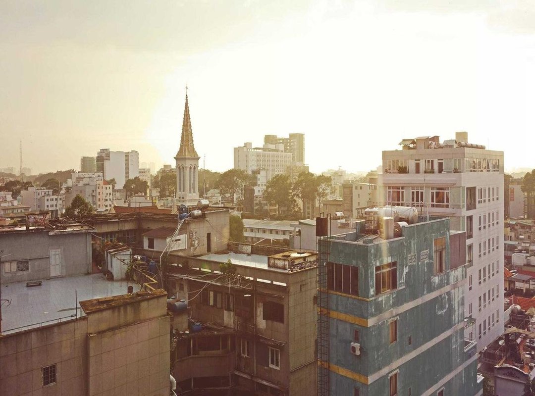 Examining the 'Shirtless' Photos: Context and Authenticity