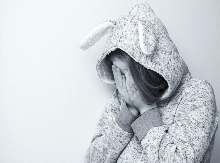heartbroken alone sad anime girl